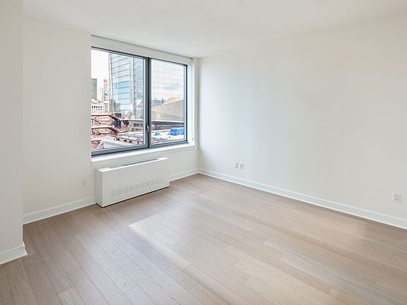 4th image of 312 11th Ave APT 21L