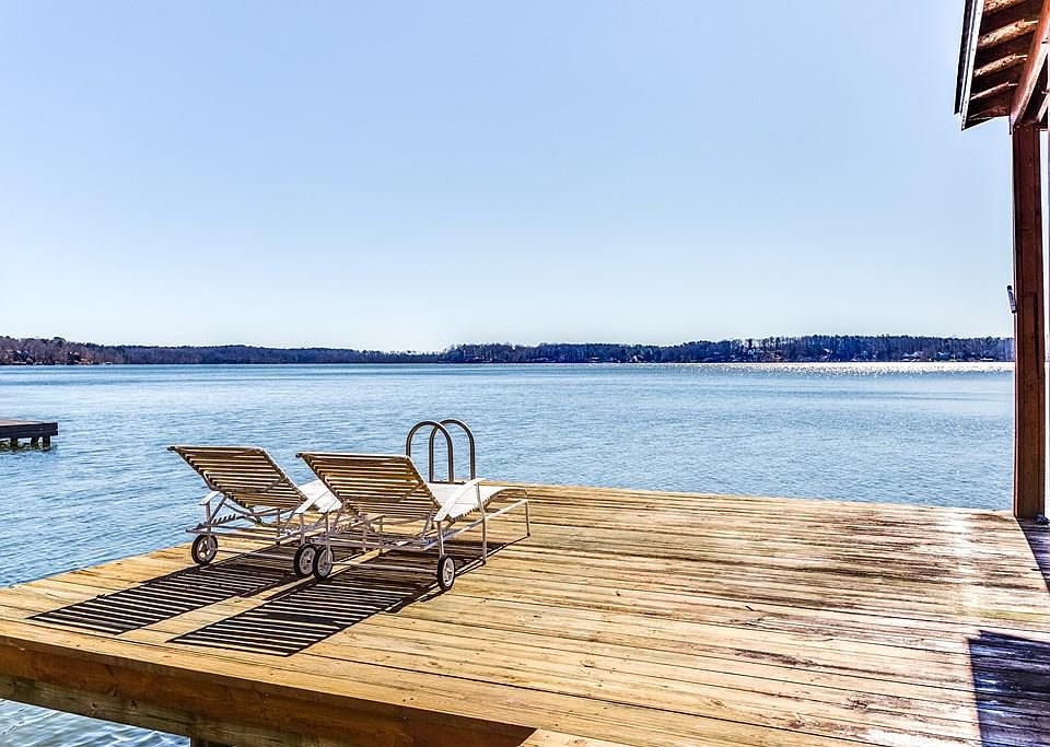 1st image of 375 Colonial Dr