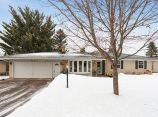 433 Sextant Ave W, Roseville, MN 55113
