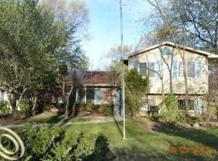 9366 Cedar Lake Rd, Pinckney, MI 48169