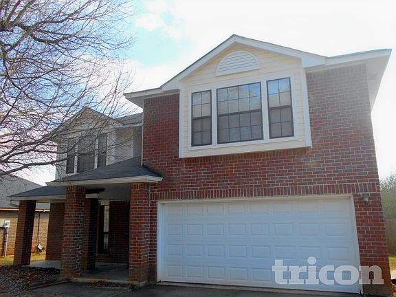 2nd image of 820 Arbor Hill Dr