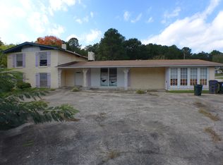 909 N Johnson St, Benson, NC 27504