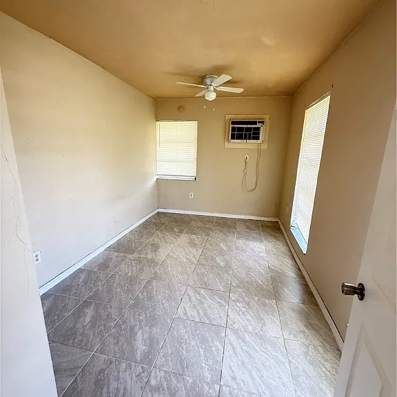 21155 Meehan Ave — Photo 4