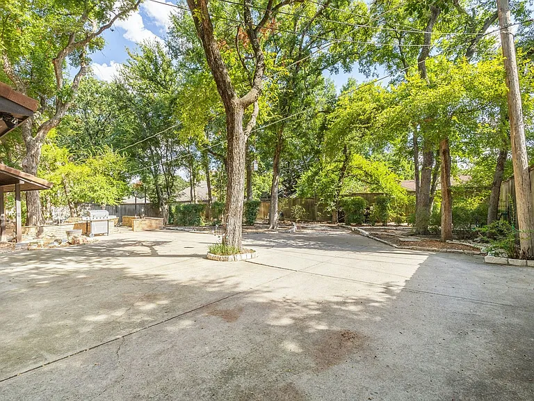 1100 Wayland Dr — Photo 26