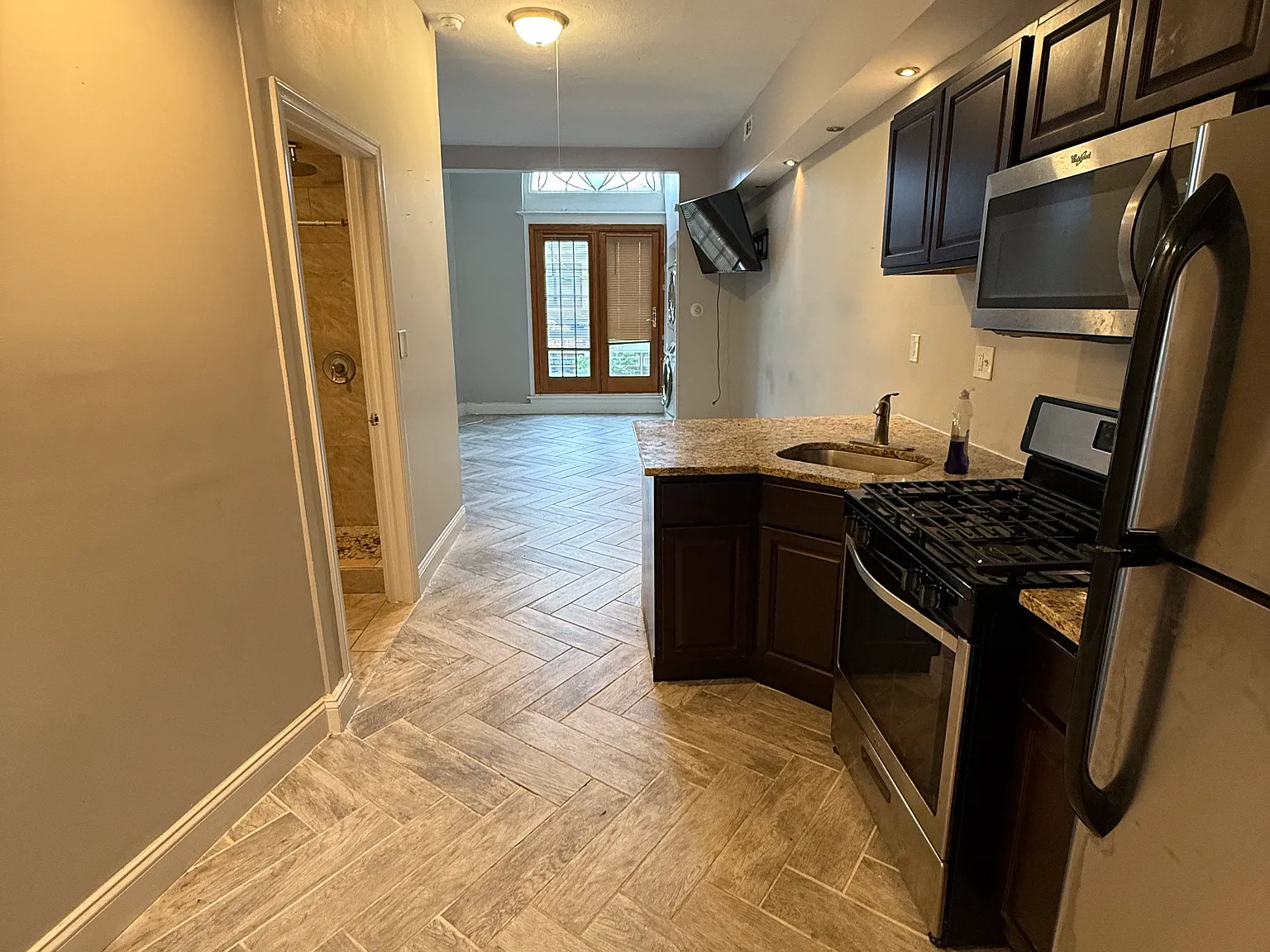 75 Whitney Ave — Photo 4