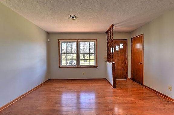 3rd image of 1908 Clearwood Dr