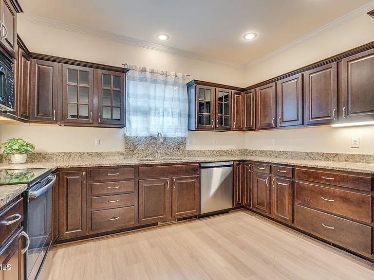 707 Victoria Lee Way — Photo 14