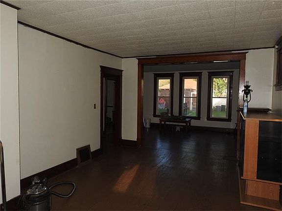3rd image of 104 E Katherine Ave