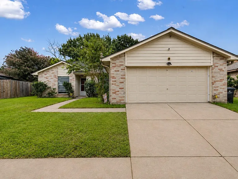 13915 Old Village Ln — Photo 1