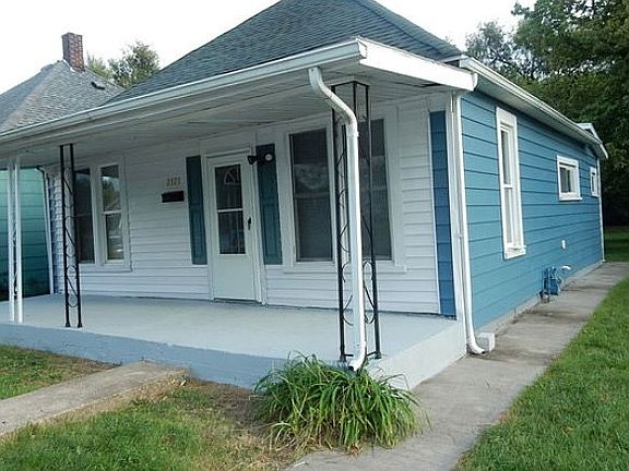 2nd image of 2121 Elm St