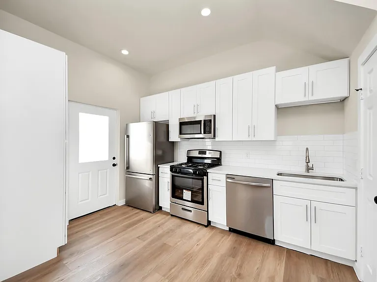 8025 Peachtree St #D — Photo 13