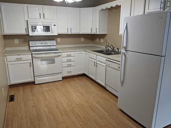 3rd image of 1599 County Road D E Unit H