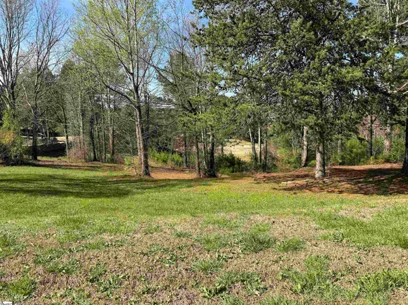 725 E Long Bay Dr, Inman, SC 29349