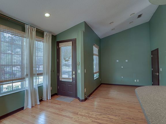 5th image of 30 N Lawsona Blvd