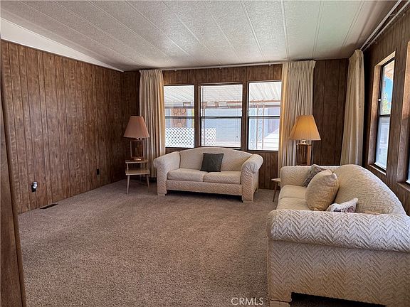 4th image of 833 S Lyon Ave