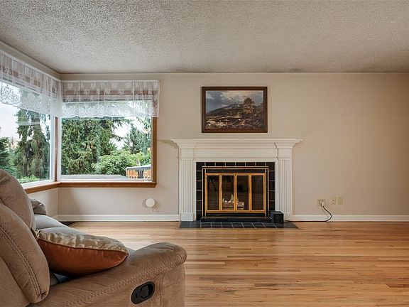 4th image of 10868 Roseberg Ave S