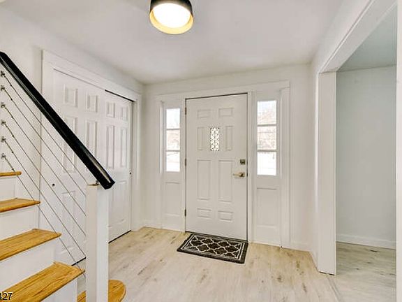 3rd image of 22 Glen Rd