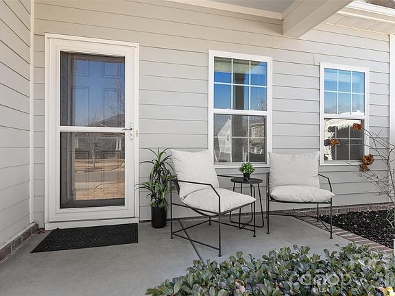 3rd image of 1214 Brookcrest Ln