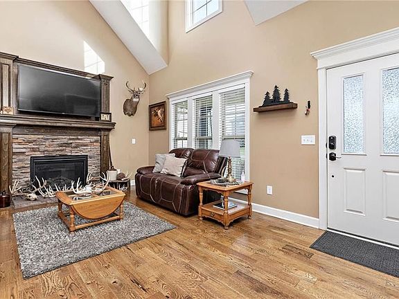 4th image of 2833 N 114th Ct