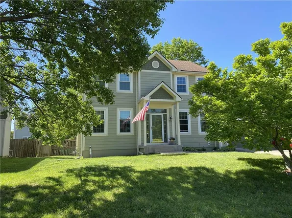 223 W Colleen Ct, Gardner, KS 66030