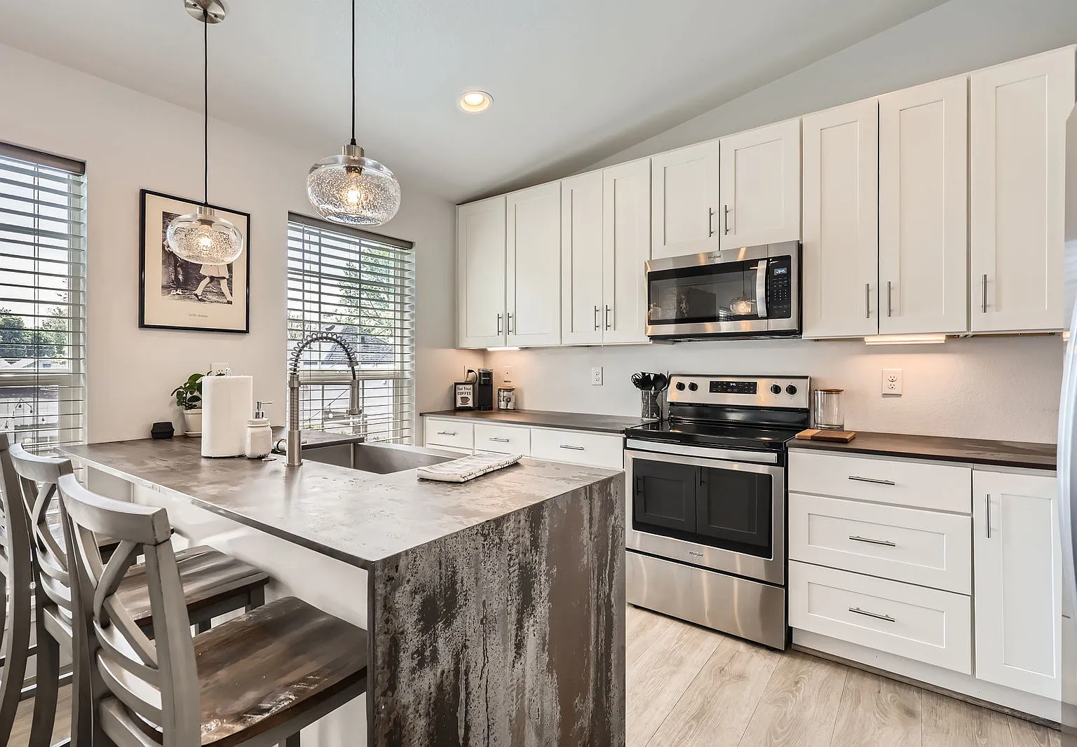 2 bed, 864 sqft, $2,500 — Photo 3