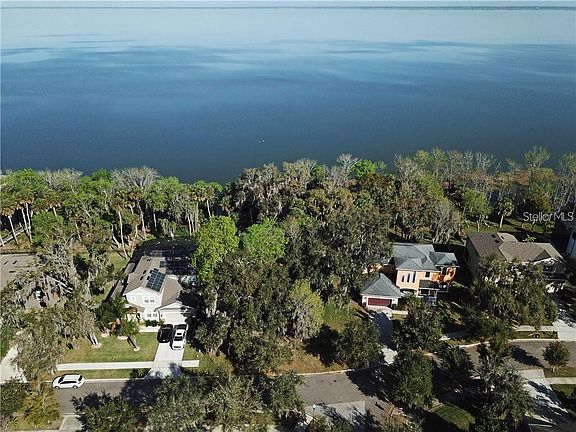 2nd image of 541 Lake Cove Pointe Cir