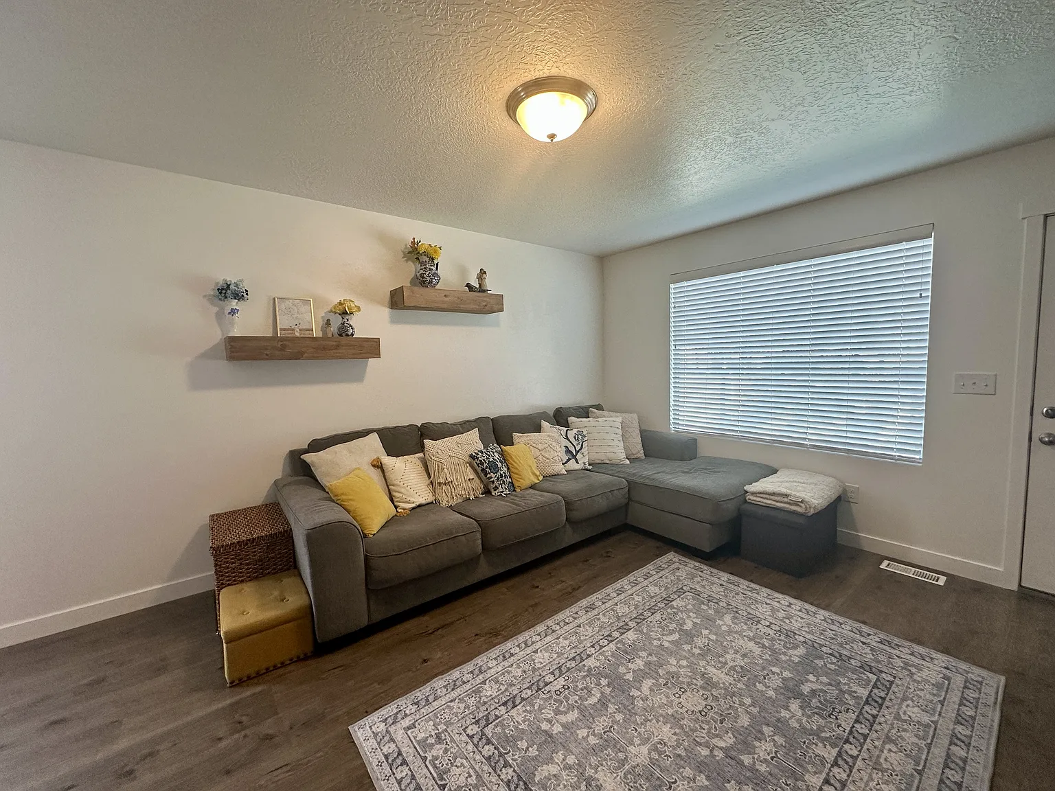 182 E Riverbend Rd - ELB - 1 — Photo 4