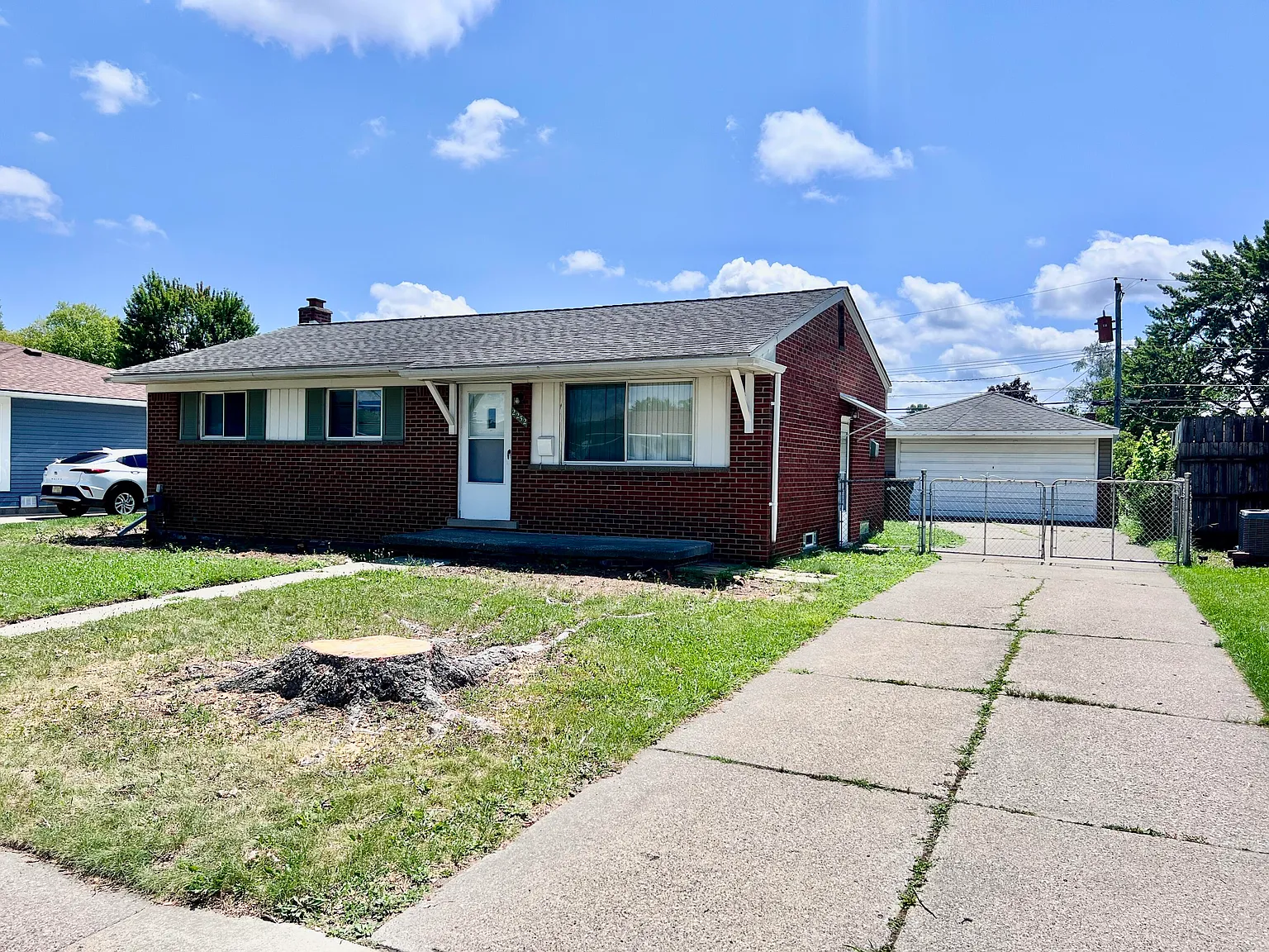 3 bed, 2.0 bath, 1800 sqft, $1,990 — Photo 2