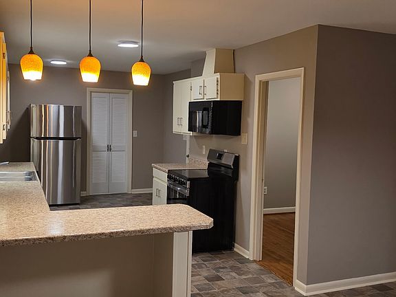 Kitchen, new appliances.