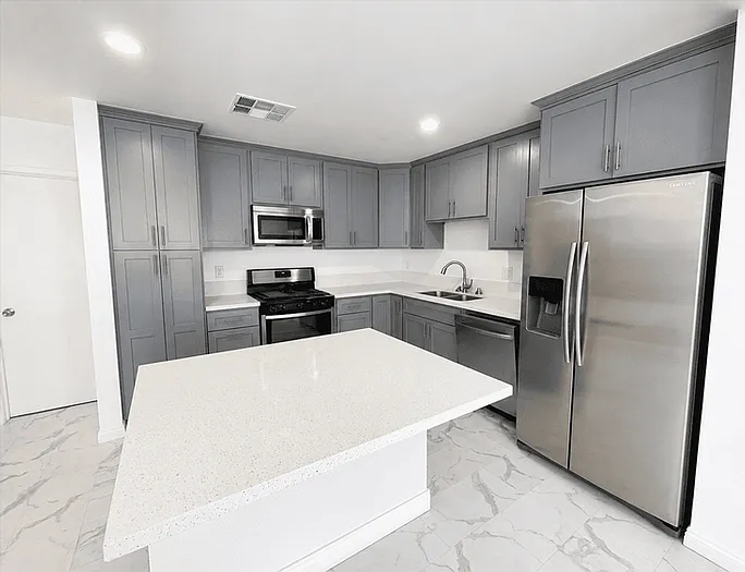 2 bed, 964 sqft, $3,350 — Photo 2