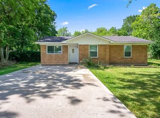 206 Woodward St, Alvin, TX 77511