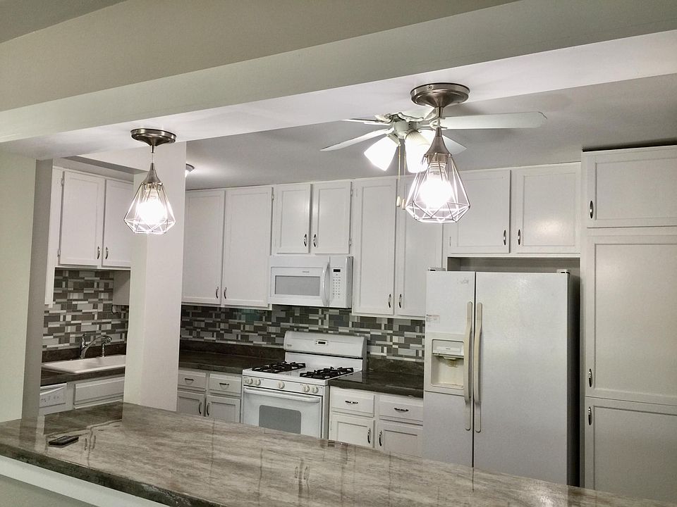 1st image of 1049 W Ogden Ave APT 303