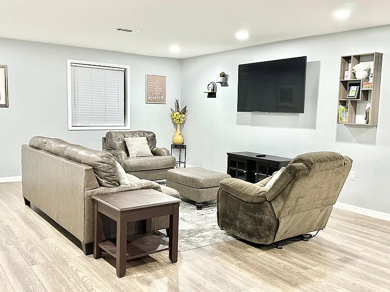 1514 S McLean Blvd — Photo 14