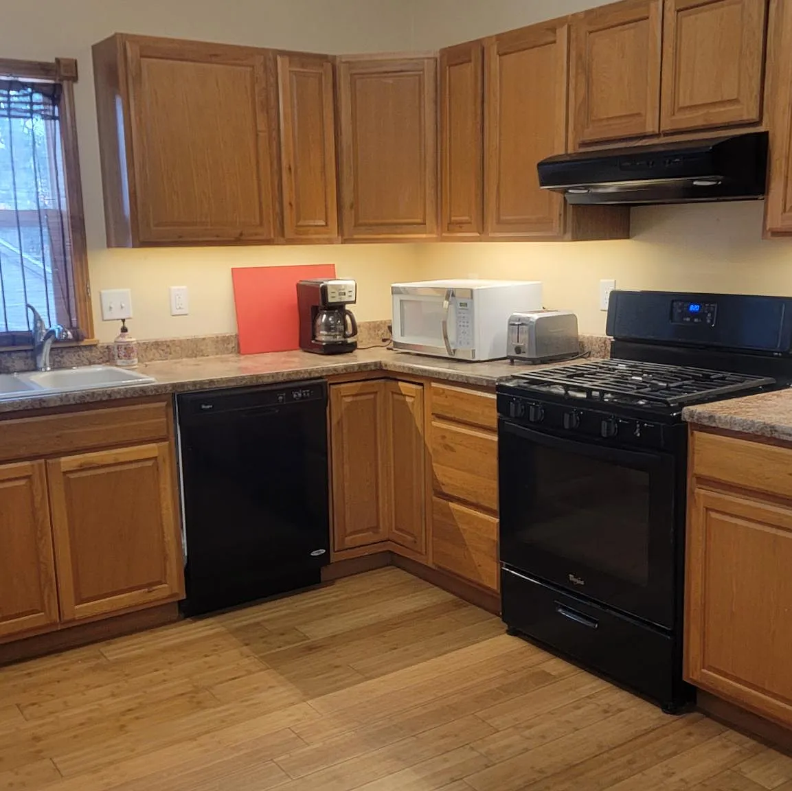 128 E 3rd St — Photo 3