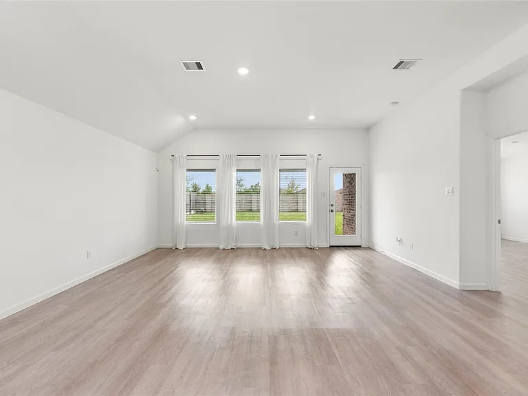 29338 Sweet Orange Ct — Photo 3
