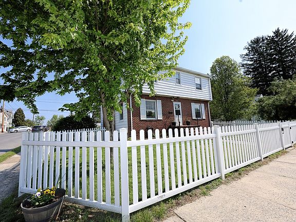 4th image of 923 Mount Vernon Ave