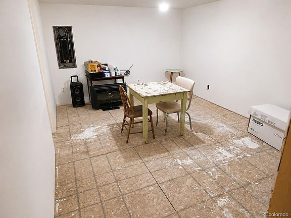 5th image of 827 S Regiel Boulevard