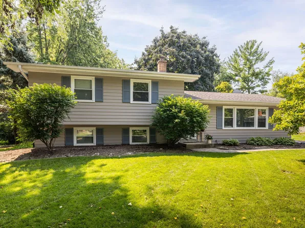 308 Basswood Dr, Naperville, IL 60540