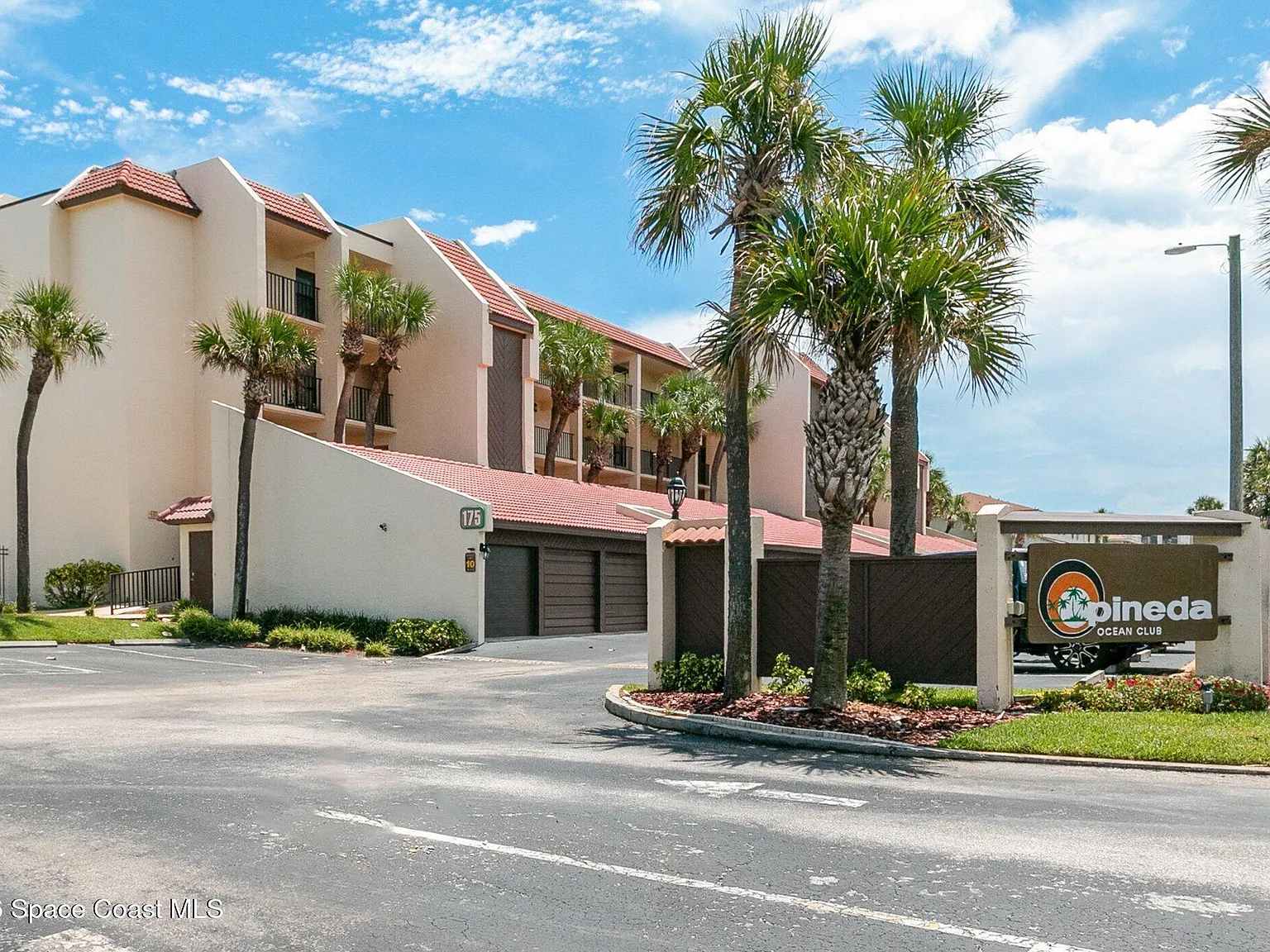 2 bed, 2.0 bath, 1462 sqft, $3,200 — Photo 3