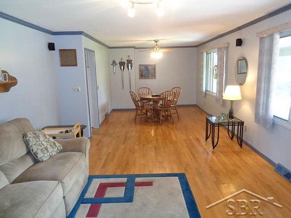 4th image of 1 Five Oaks Dr
