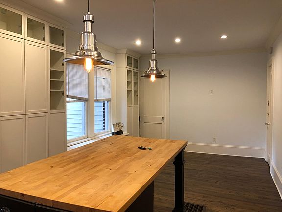 Sitting room attached