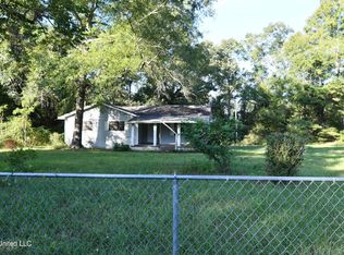 2173 Crossroads Rd, Lucedale, MS 39452