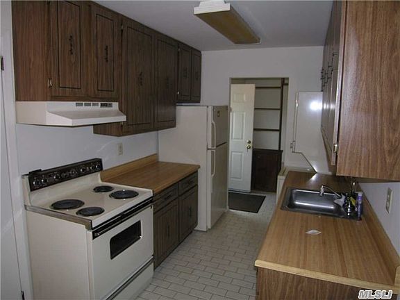 3rd image of 105 Alden Ct