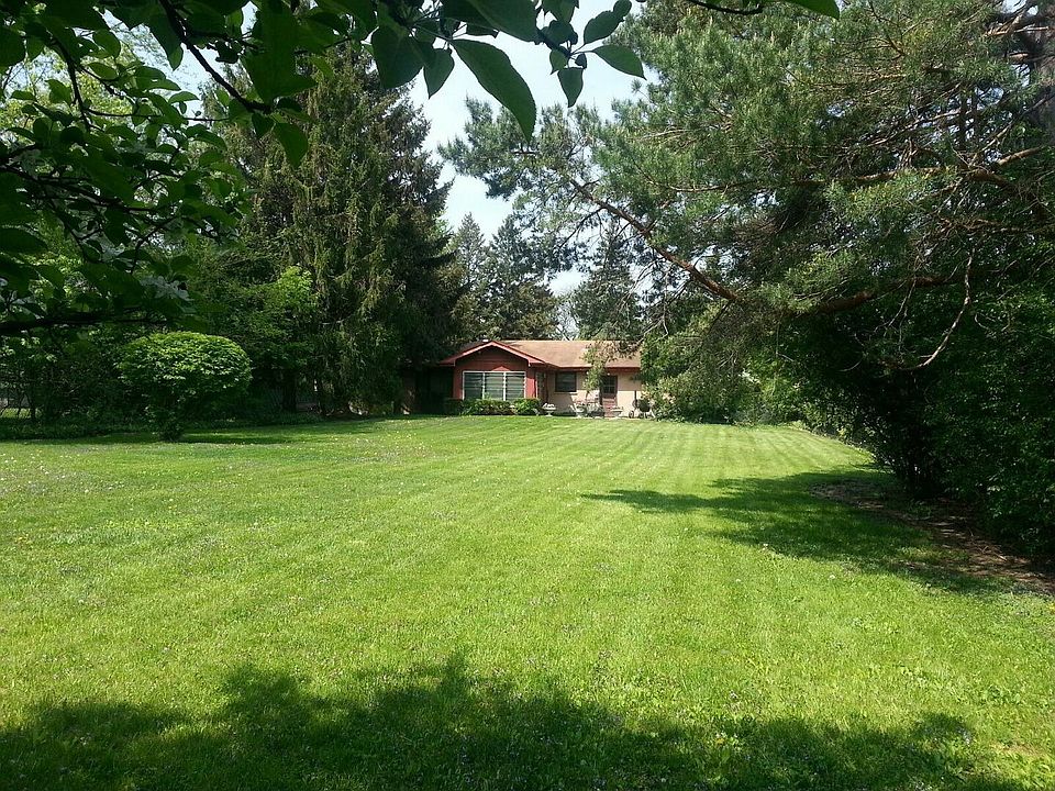2nd image of 511 Country Ln