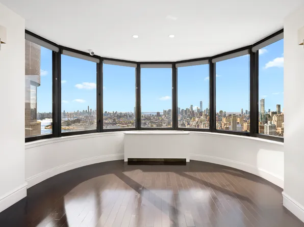 330 East 38th Street image 4 of 10