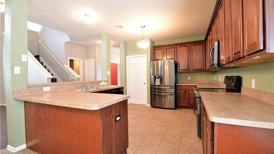 1st image of 10325 Waterbury Dr