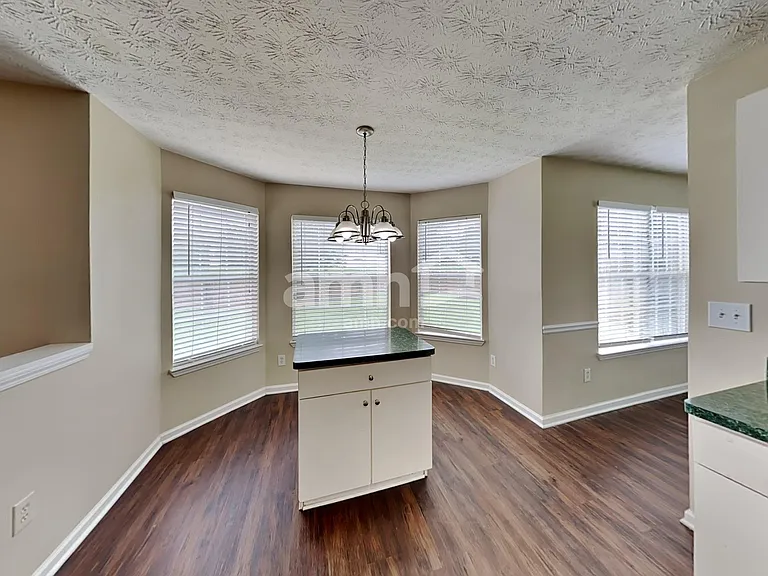 602 Thrasher Ct — Photo 5