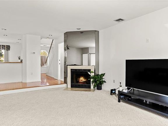 4th image of 1900 Summer St Unit 1
