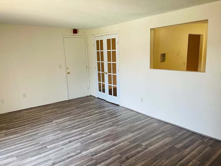 127 English Village Rd — Photo 8