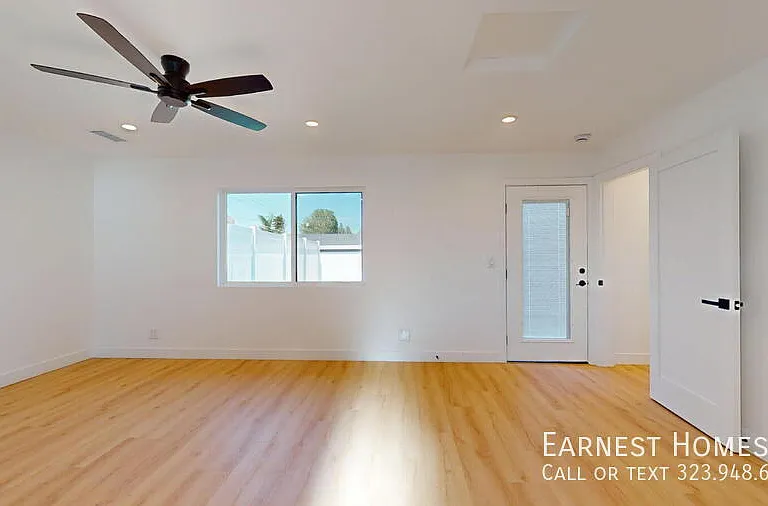 16701 Chatsworth St — Photo 17